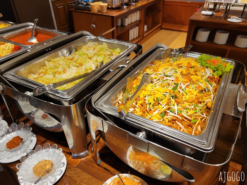 2026曼谷自由行 白蘭花號遊船夜遊湄南河 泰式料理啤酒吃到飽 有傳統舞蹈與人妖表演