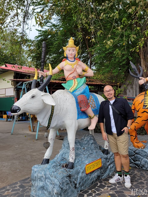 泰國旅遊 泰國最高佛像 Wat Muang 紅統廊曼寺的巨大金佛
