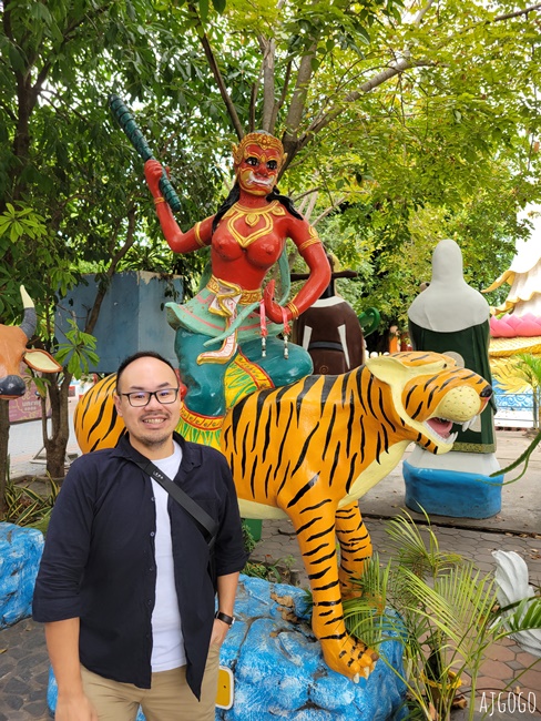 泰國旅遊 泰國最高佛像 Wat Muang 紅統廊曼寺的巨大金佛