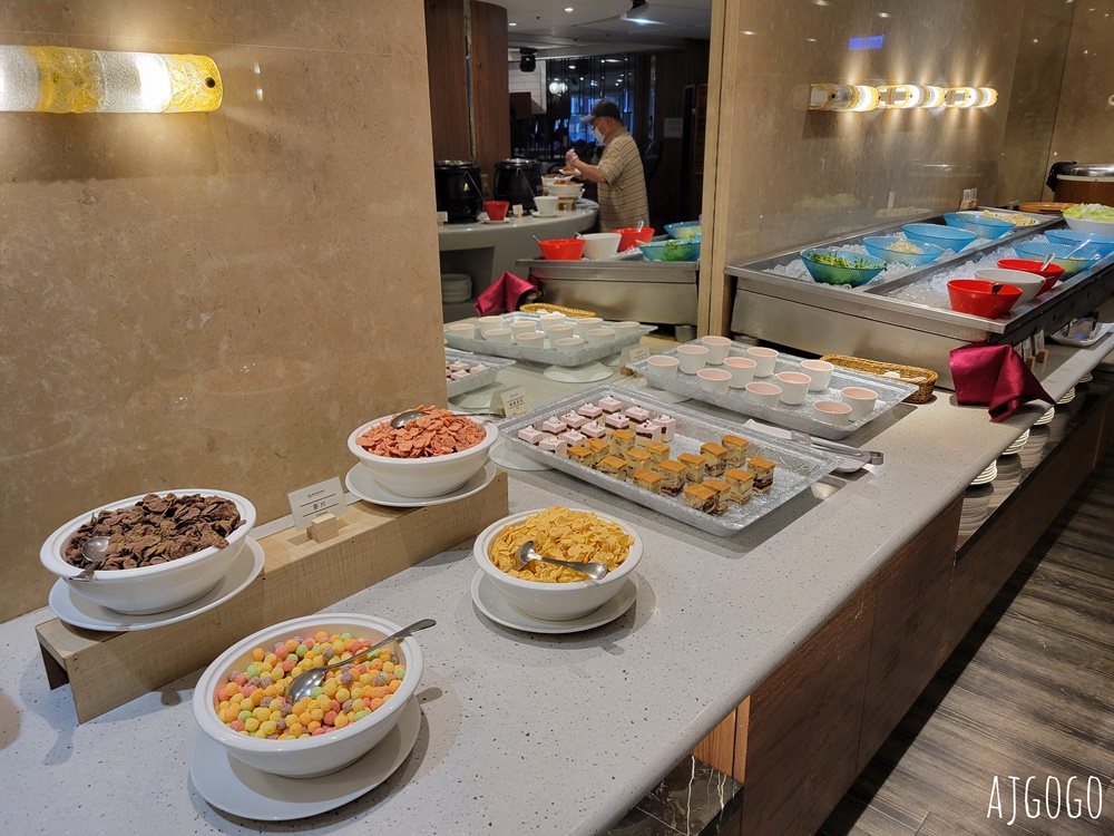 已歇業 屏東住宿 鮪魚家族飯店屏東館 屏東飯店推薦 早餐、停車場