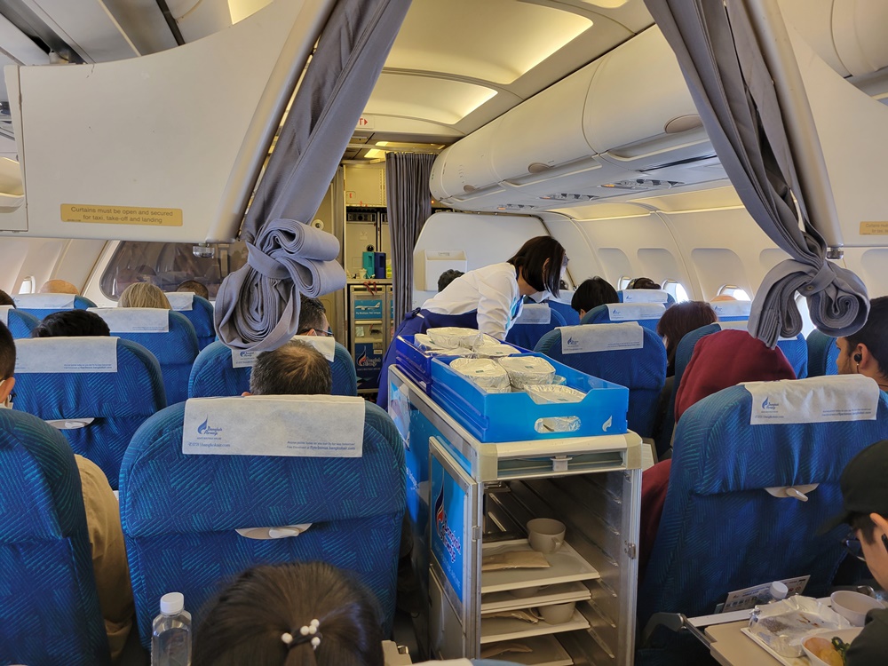 曼谷航空 清邁-曼谷 經濟艙飛機餐 開箱PG216 Skytrax評鑑10年亞洲最佳區域航空公司