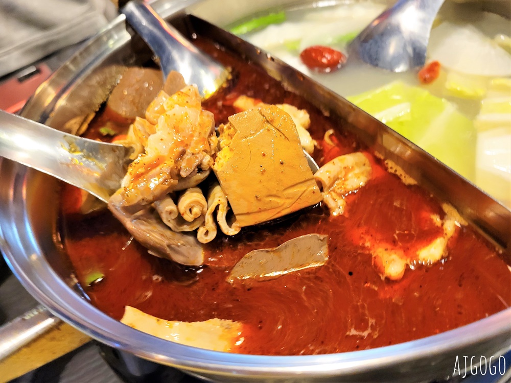 桃園美食 夫妻肺片麻辣鍋桃園店 好吃的麻辣鴛鴦鍋 鴨血豆腐、牛雜、老油條