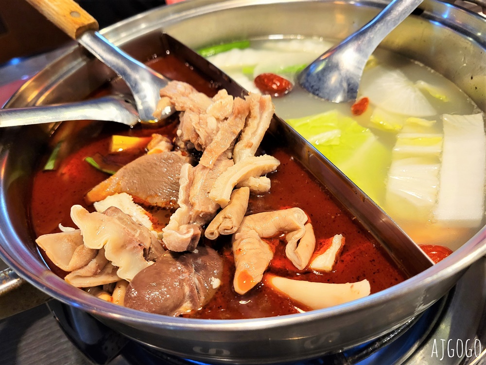 桃園美食 夫妻肺片麻辣鍋桃園店 好吃的麻辣鴛鴦鍋 鴨血豆腐、牛雜、老油條
