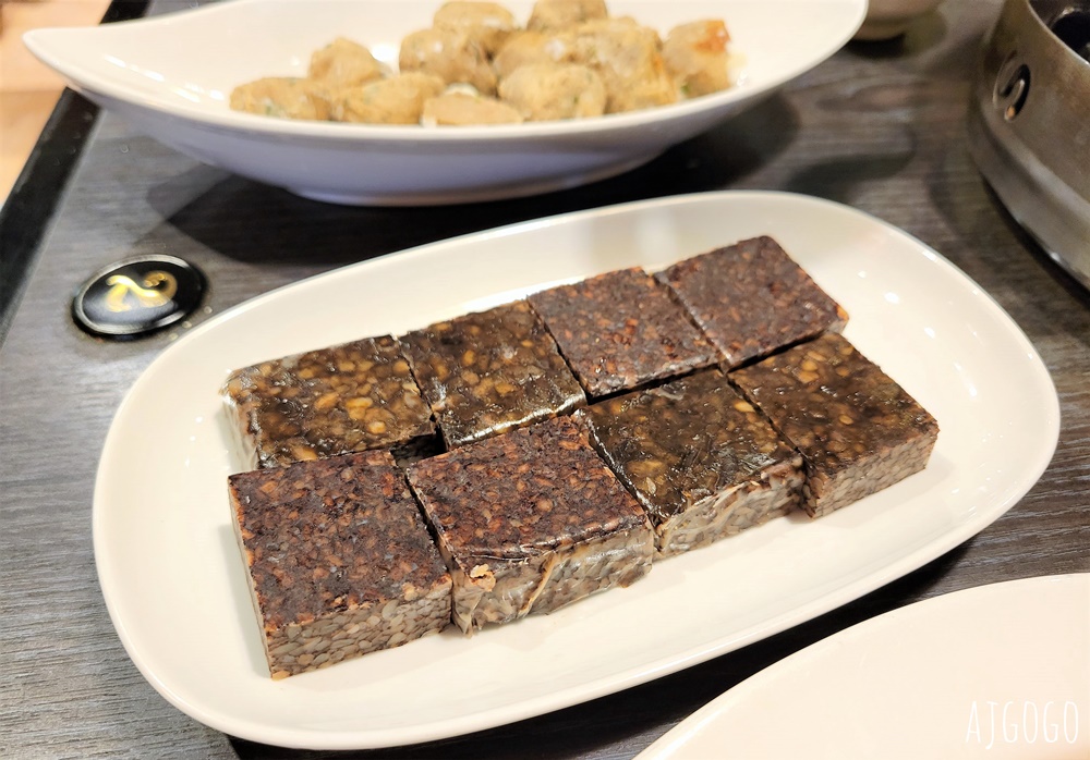 桃園美食 夫妻肺片麻辣鍋桃園店 好吃的麻辣鴛鴦鍋 鴨血豆腐、牛雜、老油條