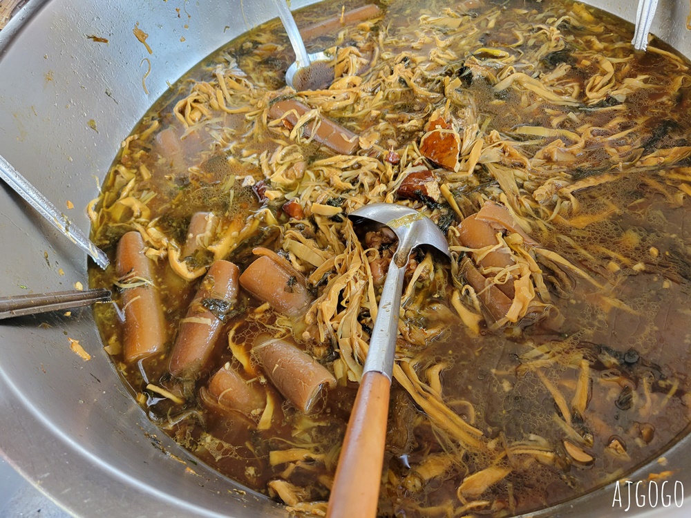 屏東美食 榕樹下大鍋菜 內埔古早味小菜 大鍋滷菜隨你夾