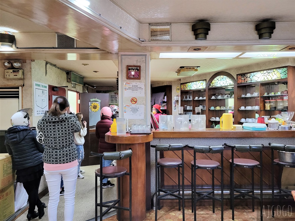桃園美食 我愛蜜蜂 老派咖啡廳簡餐店 青椒牛肉飯最多人推