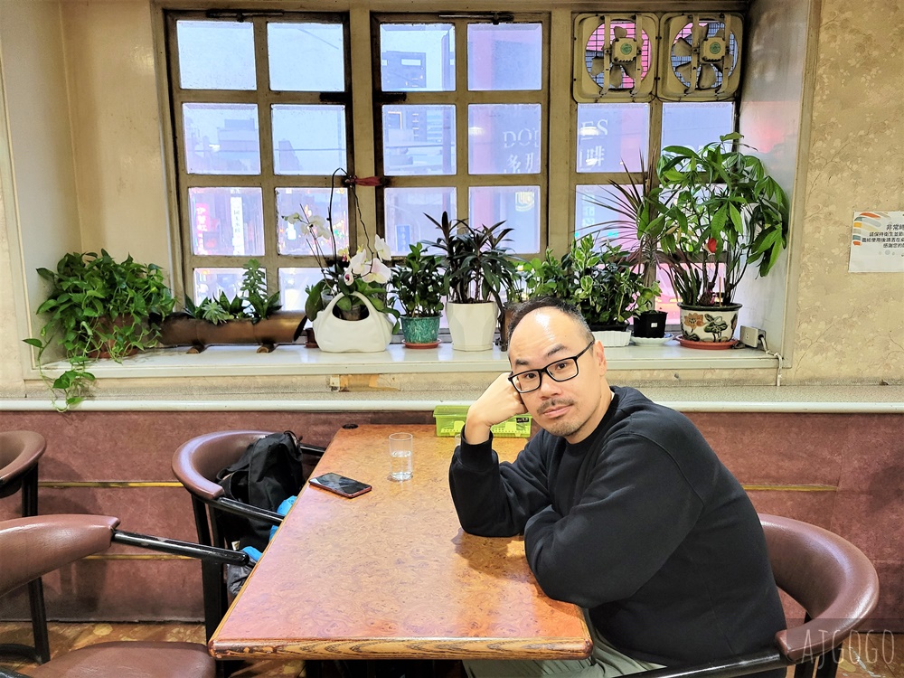 桃園美食 我愛蜜蜂 老派咖啡廳簡餐店 青椒牛肉飯最多人推