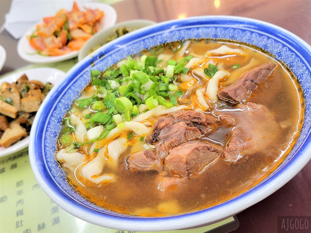 台北美食 大塊牛肉麵 紅燒牛肉麵、炸醬麵好吃 加湯加麵免費 @AJ的旅行地圖
