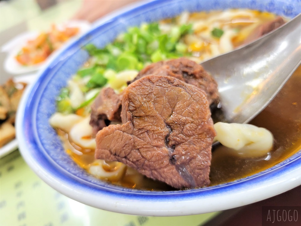 台北美食 大塊牛肉麵 紅燒牛肉麵、炸醬麵好吃 加湯加麵免費