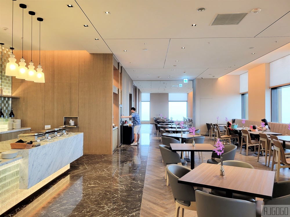 高雄萬豪酒店行政酒廊 全時段點心飲料咖啡、Happy hour歡樂雞尾酒時光