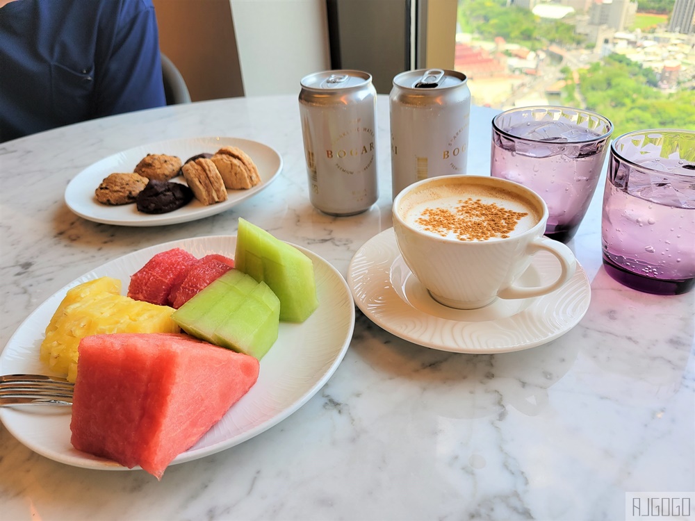 高雄萬豪酒店行政酒廊 全時段點心飲料咖啡、Happy hour歡樂雞尾酒時光