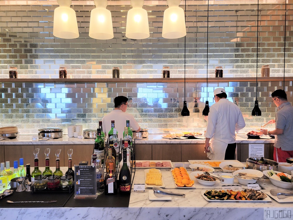 高雄萬豪酒店行政酒廊 全時段點心飲料咖啡、Happy hour歡樂雞尾酒時光