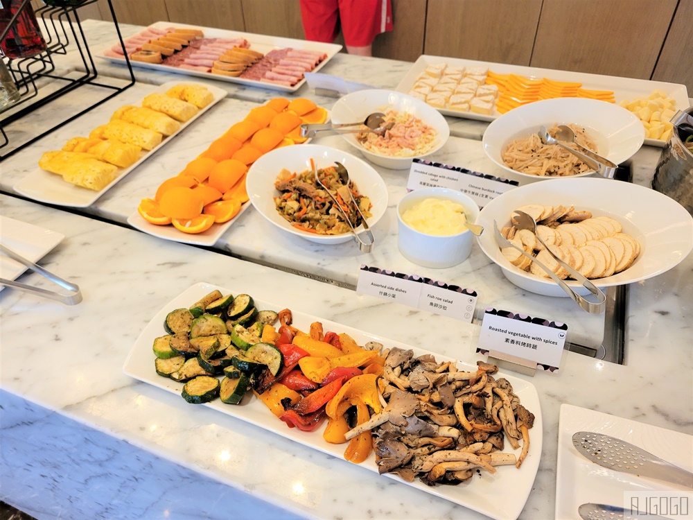 高雄萬豪酒店行政酒廊 全時段點心飲料咖啡、Happy hour歡樂雞尾酒時光