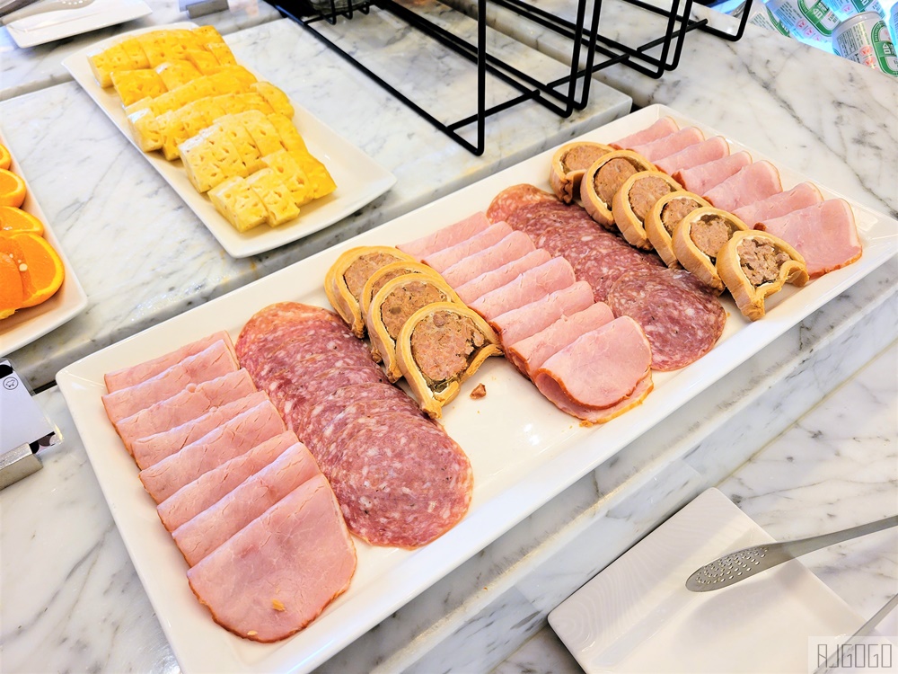 高雄萬豪酒店行政酒廊 全時段點心飲料咖啡、Happy hour歡樂雞尾酒時光