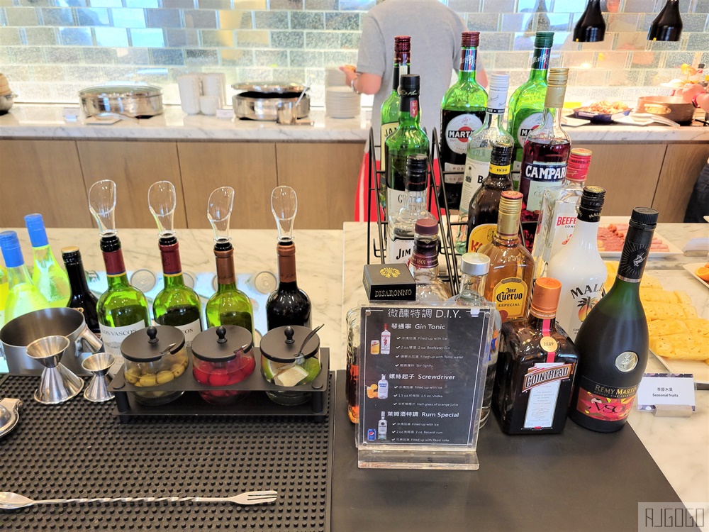 高雄萬豪酒店行政酒廊 全時段點心飲料咖啡、Happy hour歡樂雞尾酒時光