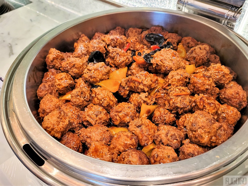 高雄萬豪酒店行政酒廊 全時段點心飲料咖啡、Happy hour歡樂雞尾酒時光
