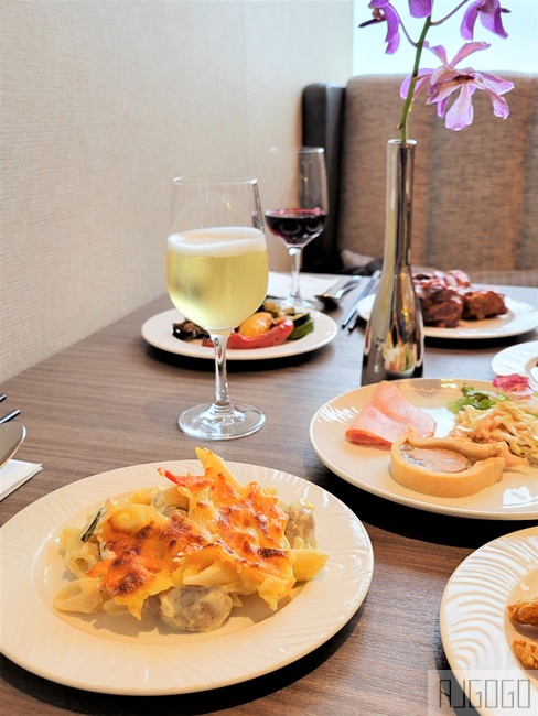 高雄萬豪酒店行政酒廊 全時段點心飲料咖啡、Happy hour歡樂雞尾酒時光