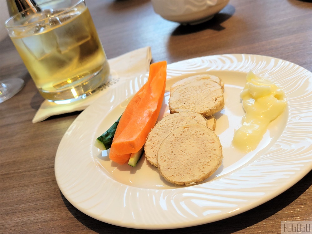 高雄萬豪酒店行政酒廊 全時段點心飲料咖啡、Happy hour歡樂雞尾酒時光