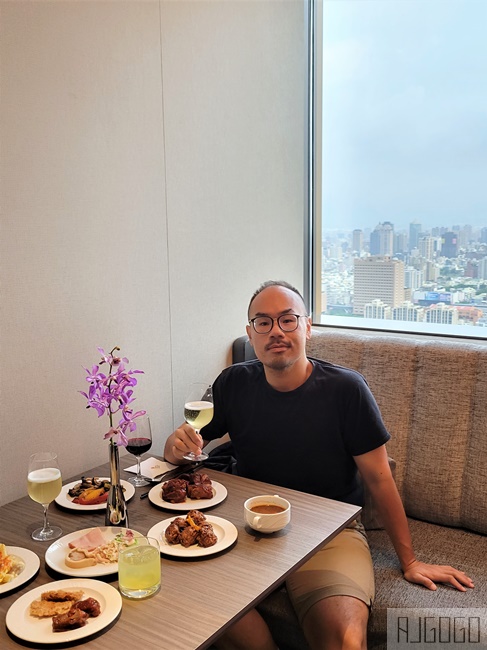 高雄萬豪酒店行政酒廊 全時段點心飲料咖啡、Happy hour歡樂雞尾酒時光
