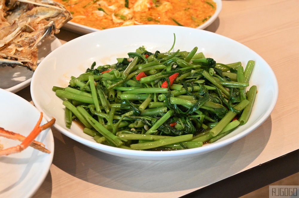 曼谷自由行 曼谷四面佛怎麼拜？午餐吃曼谷人推薦的泰國餐廳 Savoey上味泰餐館 The Mercury Ville@Chidlom