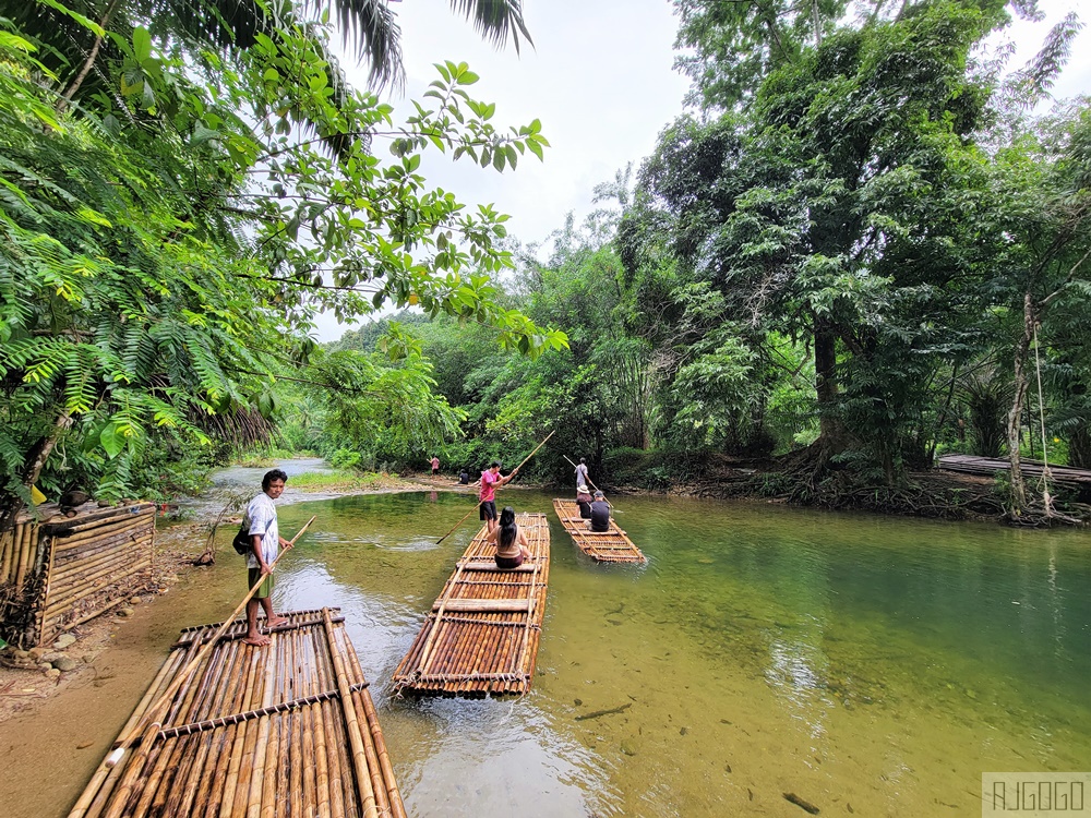 泰國攀牙景點 國家公園竹筏漂流 在天然溪流裡順流而下 消暑好地方 泰國旅遊推薦