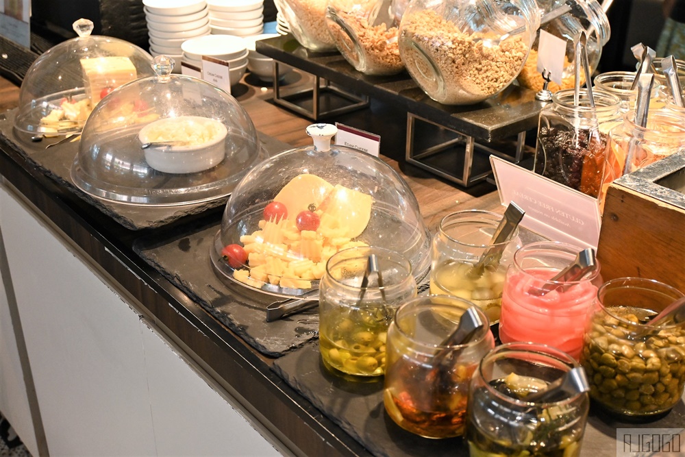 清邁自由行 清邁寧曼U飯店早餐 Eat@Rincome 菜色好豐富 清邁旅遊推薦