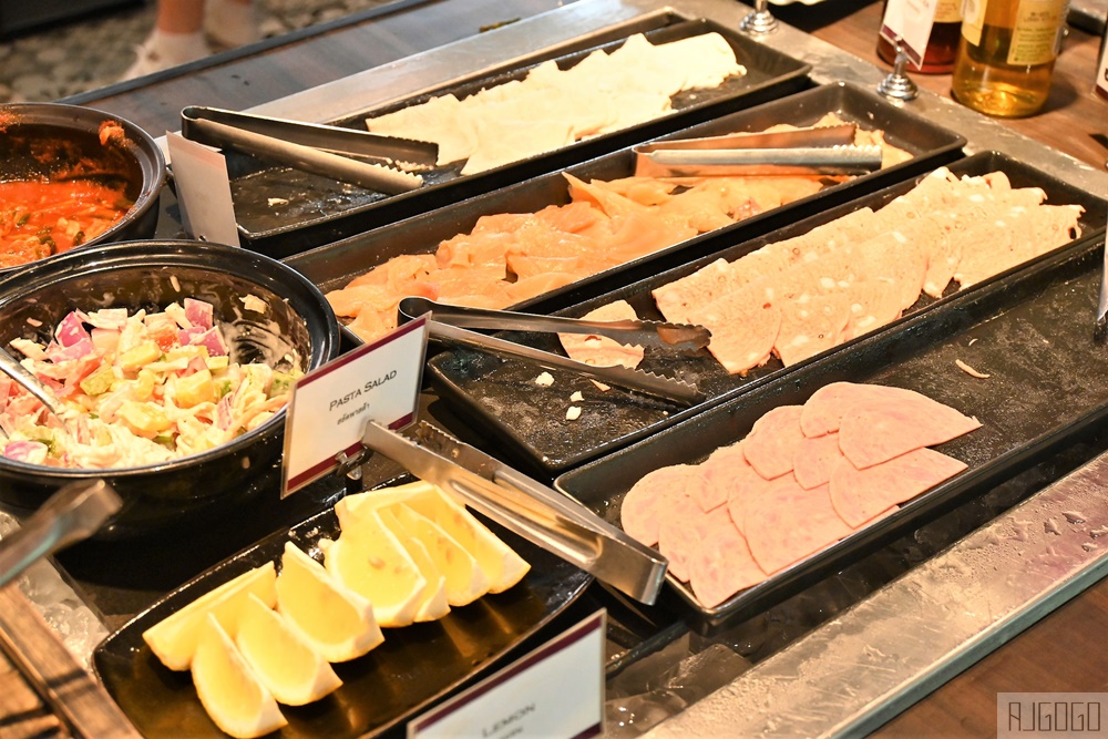 清邁自由行 清邁寧曼U飯店早餐 Eat@Rincome 菜色好豐富 清邁旅遊推薦