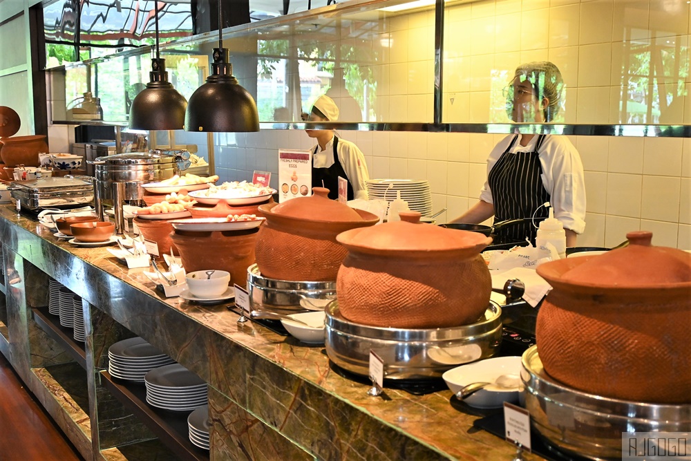 清邁自由行 清邁寧曼U飯店早餐 Eat@Rincome 菜色好豐富 清邁旅遊推薦