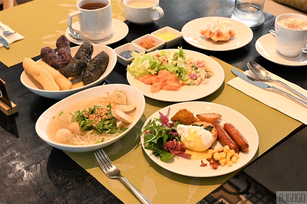 清邁自由行 清邁寧曼U飯店早餐 Eat@Rincome 菜色好豐富 清邁旅遊推薦