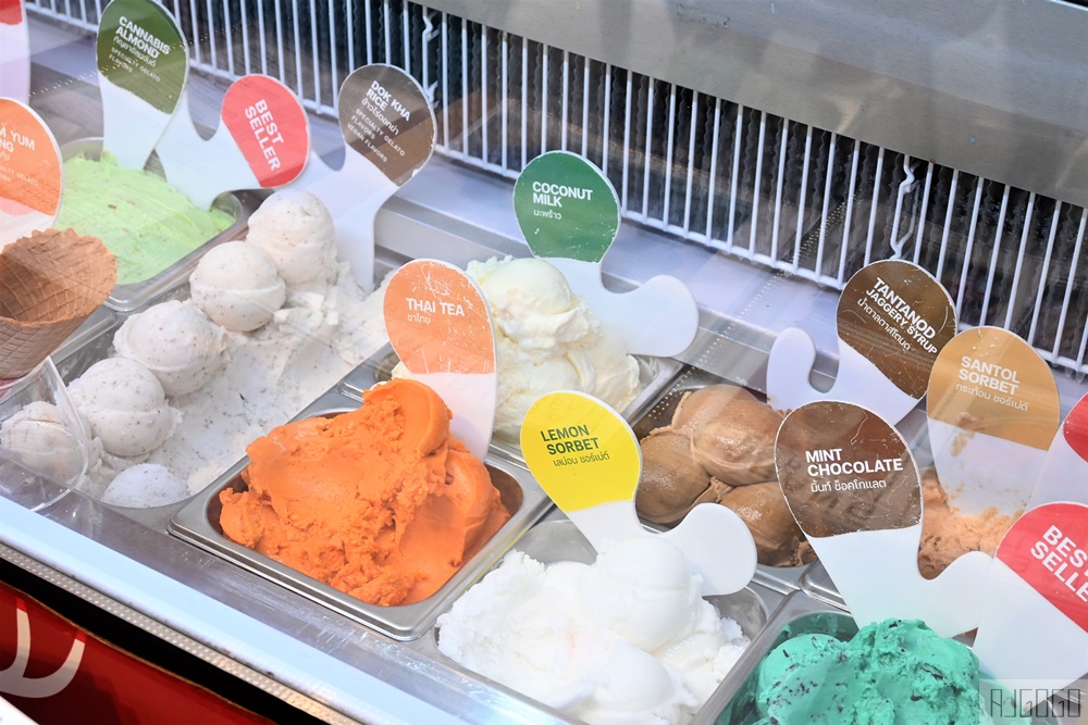 泰國旅遊 攀牙考拉美食 Garang Artisan Icecream 邦薩海灘旁的冰淇淋專賣店 提供80多種冰淇淋口味