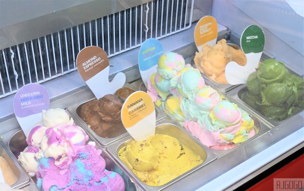 泰國旅遊 攀牙考拉美食 Garang Artisan Icecream 邦薩海灘旁的冰淇淋專賣店 提供80多種冰淇淋口味
