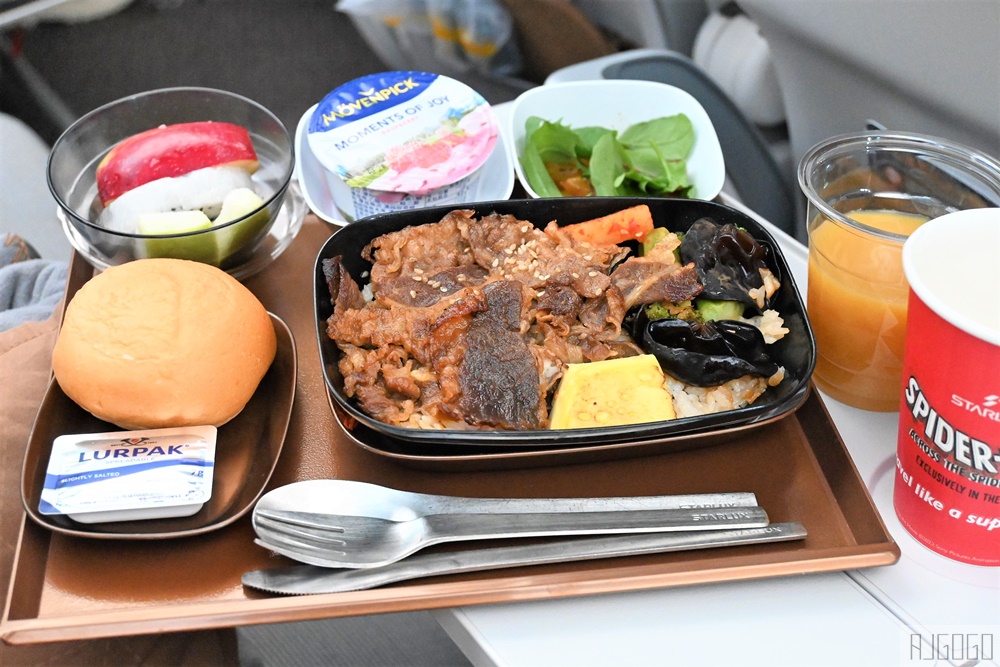 搭星宇航空去新加坡 台北桃園-新加坡 星宇航空A350經濟艙飛機餐 開箱JX771
