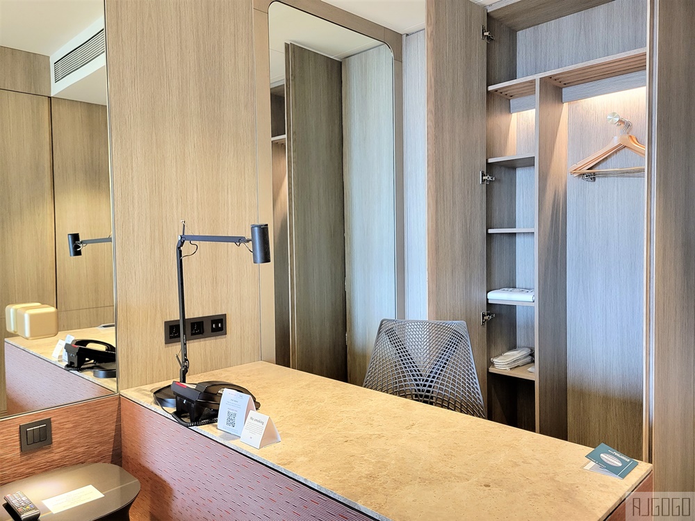 2026新加坡住宿 樟宜機場皇冠假日酒店 星耀樟宜標準房、早餐 新加坡旅遊推薦