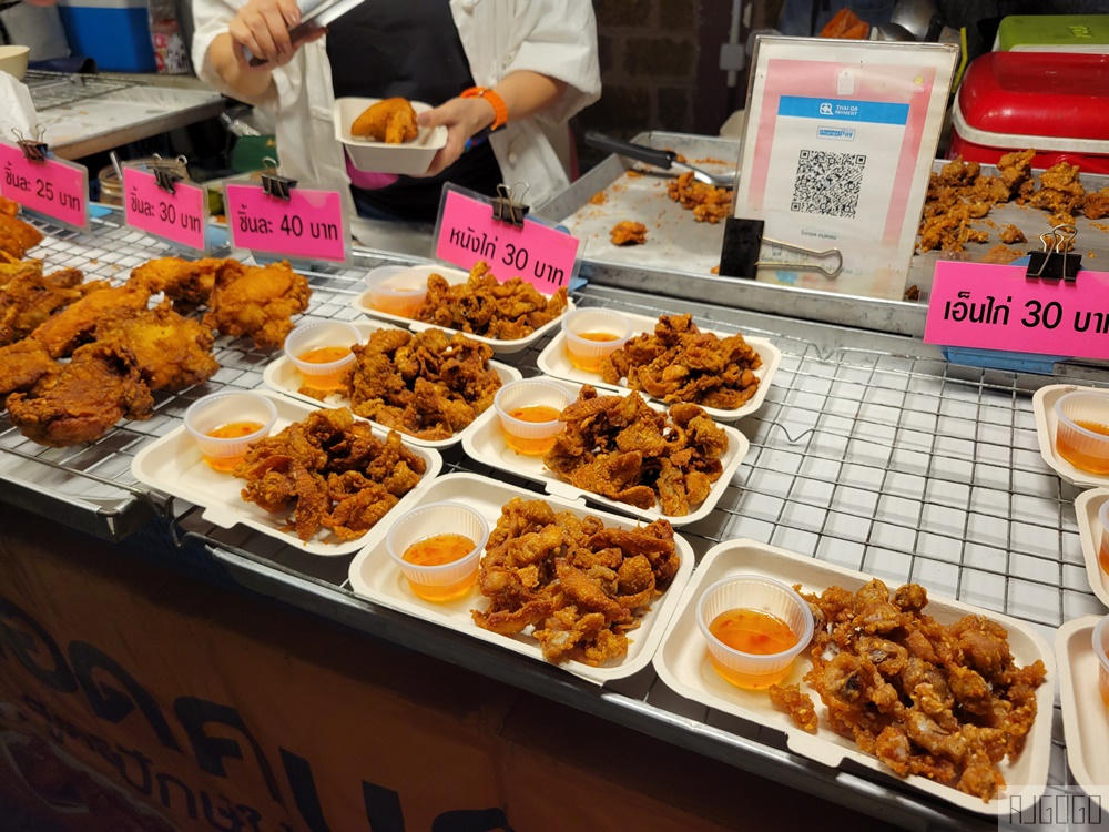 2026清邁自由行 清邁周日夜市 古城限定夜市 到古廟裡吃美食