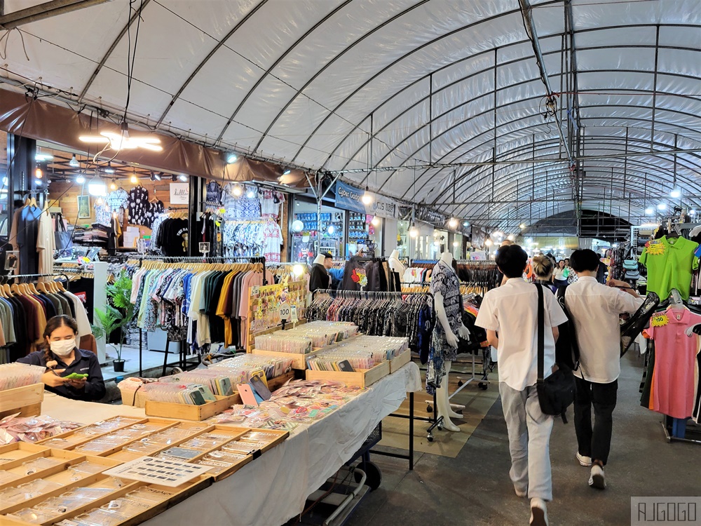 2026清邁自由行 清邁大學夜市 大學生與清邁人逛的夜市 衣服便宜好看