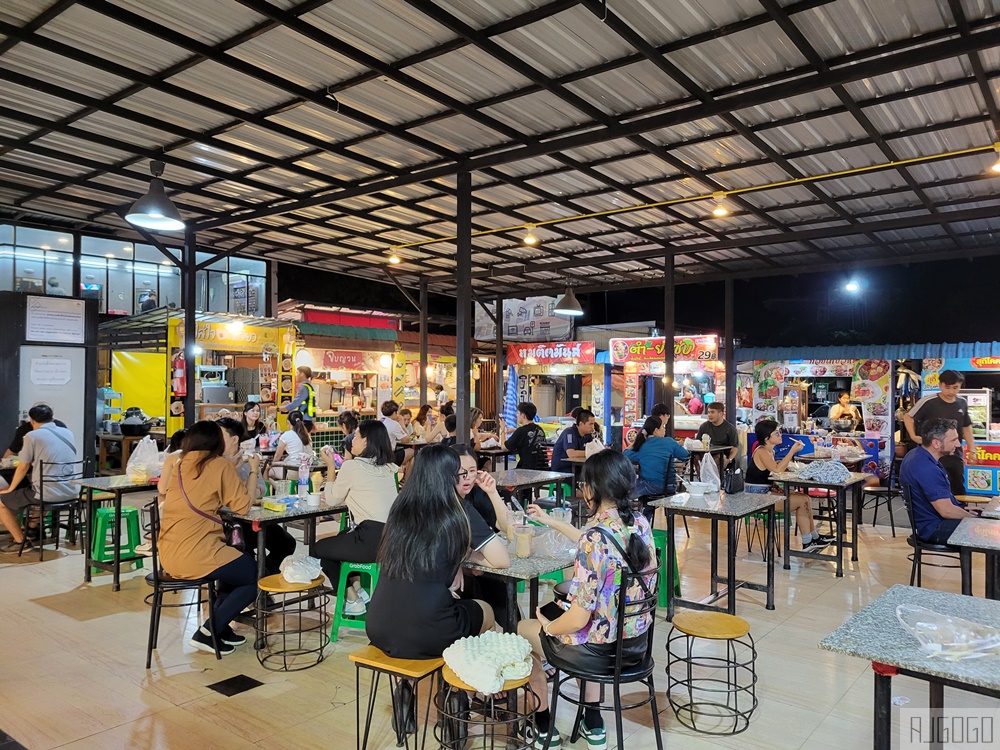 2026清邁自由行 清邁大學夜市 大學生與清邁人逛的夜市 衣服便宜好看