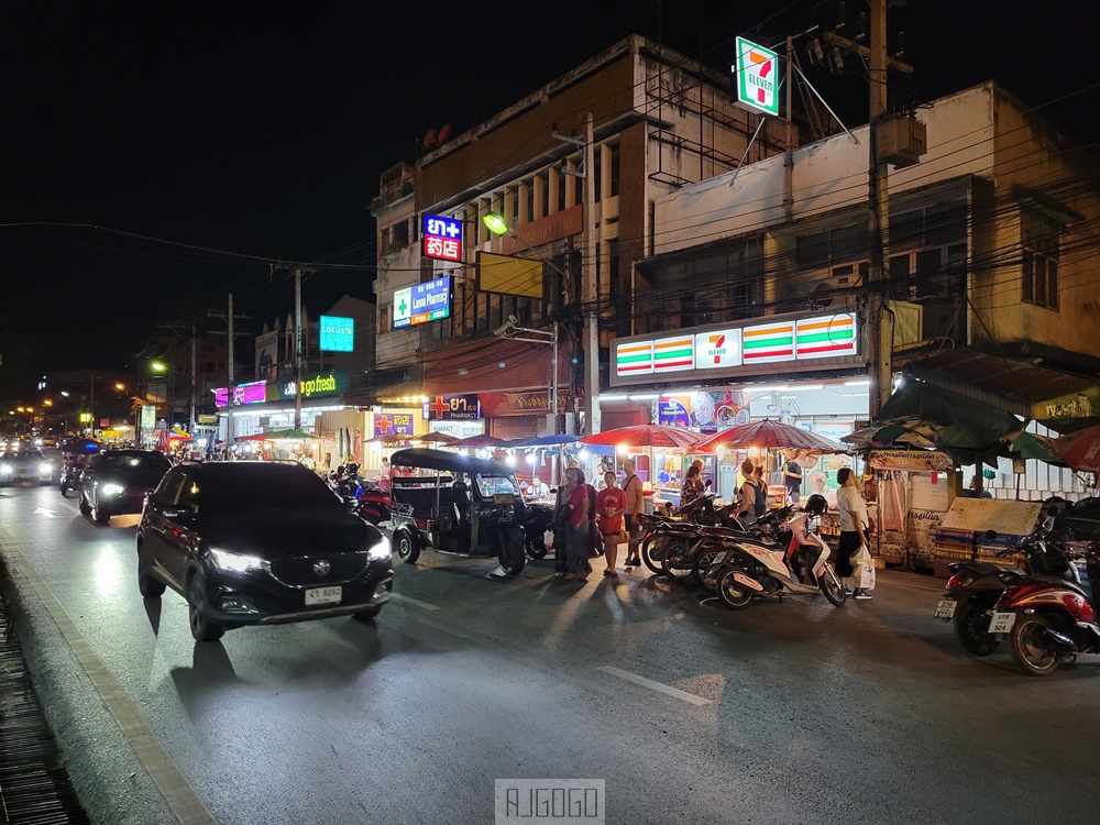 2026清邁自由行 清邁門市場夜市 銅板小吃集散地 每天營業的清邁夜市