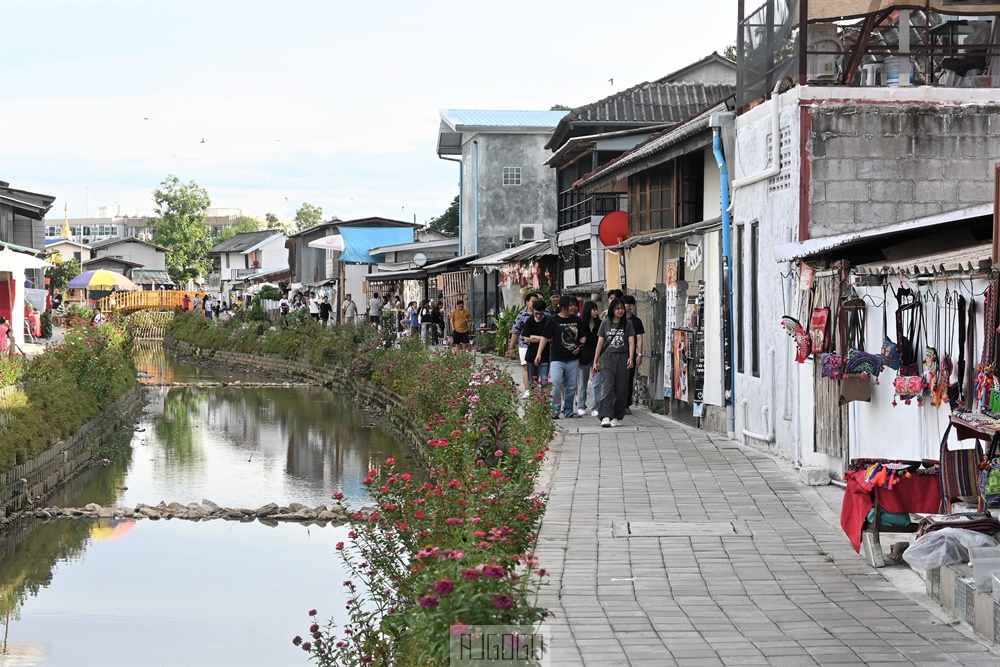 2026清邁自由行 湄卡運河市集 Khlong Mae Kha 古護城河改造日泰混搭風格夜市