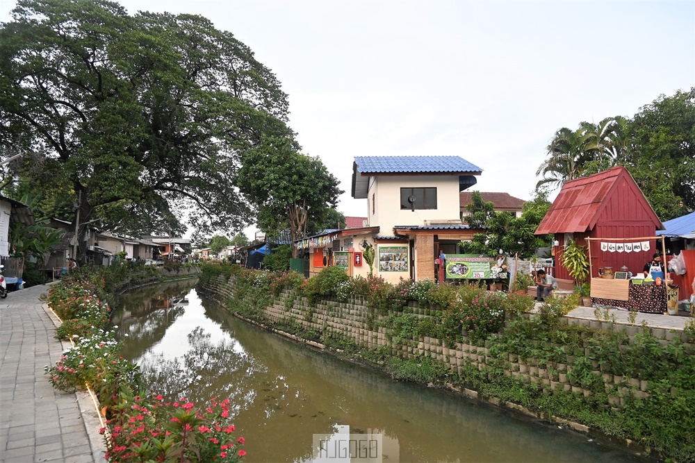2026清邁自由行 湄卡運河市集 Khlong Mae Kha 古護城河改造日泰混搭風格夜市