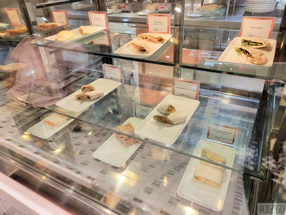 2026海洋光譜號吃什麼? 4大免費餐廳開箱：主餐廳、帆船自助餐廳、270咖啡廳、索倫特披薩店