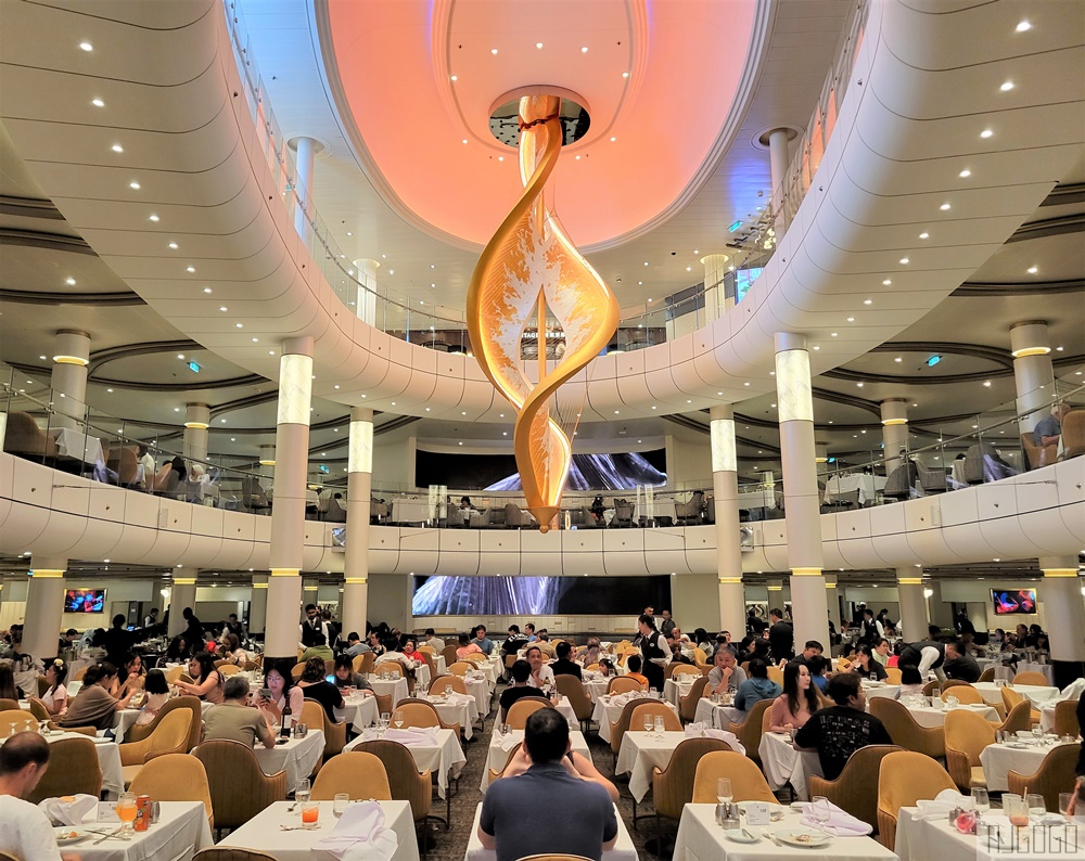 2026海洋光譜號吃什麼? 4大免費餐廳開箱：主餐廳、帆船自助餐廳、270咖啡廳、索倫特披薩店