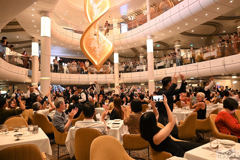 2026海洋光譜號吃什麼? 4大免費餐廳開箱：主餐廳、帆船自助餐廳、270咖啡廳、索倫特披薩店