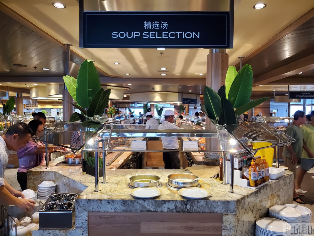2026海洋光譜號吃什麼? 4大免費餐廳開箱：主餐廳、帆船自助餐廳、270咖啡廳、索倫特披薩店