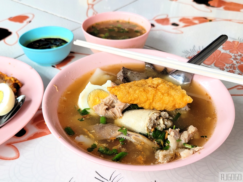 清邁自由行 脆皮燒肉、胡椒豬雜湯麵 Kuay Chap Sam Ka Sat 清邁在地早午餐