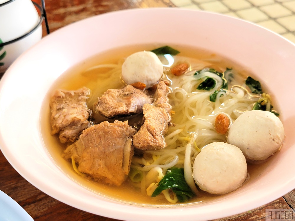 2026清邁自由行 Blue noodle 清邁美食推薦 古城人氣牛肉米粉、豬肉米粉 當早餐OK