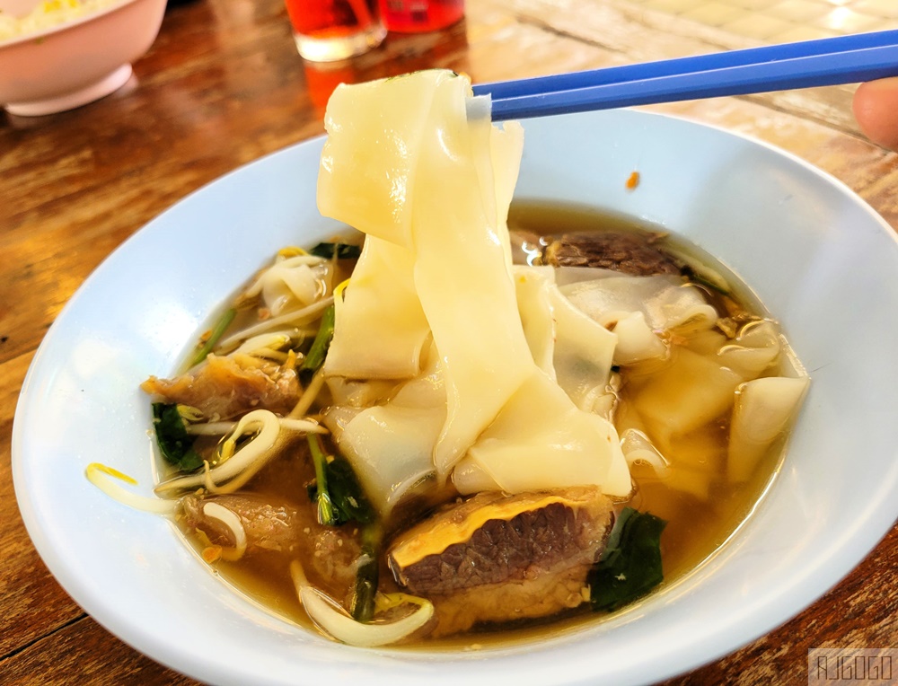 2026清邁自由行 Blue noodle 清邁美食推薦 古城人氣牛肉米粉、豬肉米粉 當早餐OK