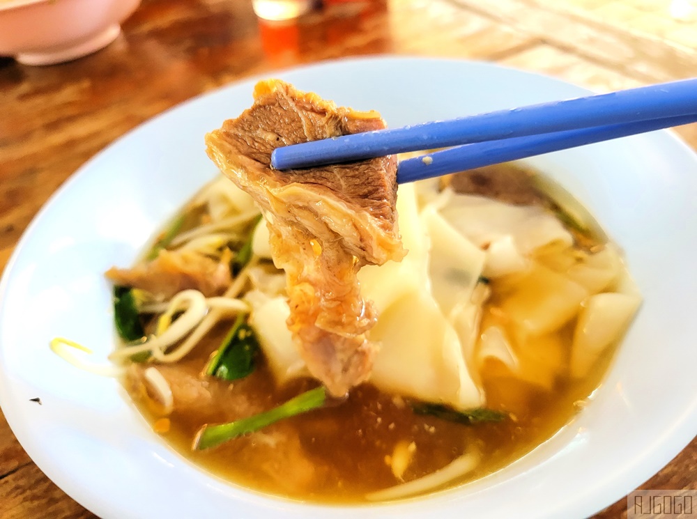 2026清邁自由行 Blue noodle 清邁美食推薦 古城人氣牛肉米粉、豬肉米粉 當早餐OK