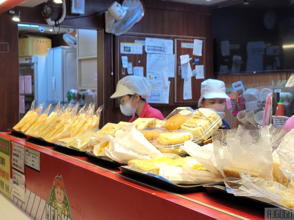高雄義大醫院美食街 素食、自助餐、魚湯、早餐、全家便利商店 餐廳名單與菜單價格