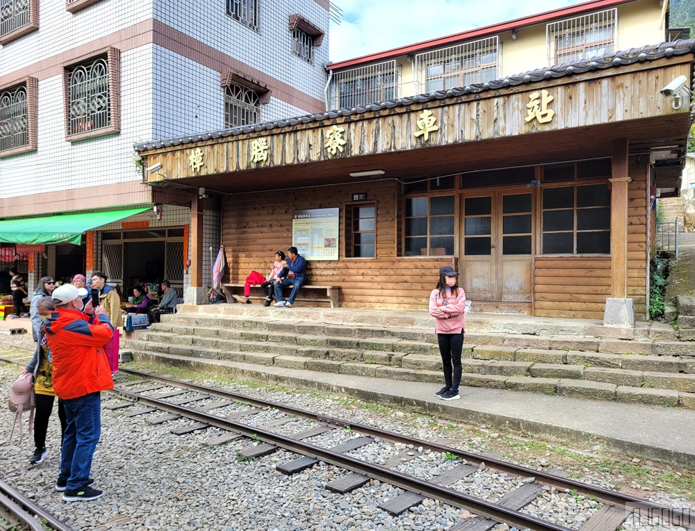 阿里山小火車怎麼搭？ 從嘉義車站搭到奮起湖車站 阿里山林鐵一日遊 嘉義景點推薦