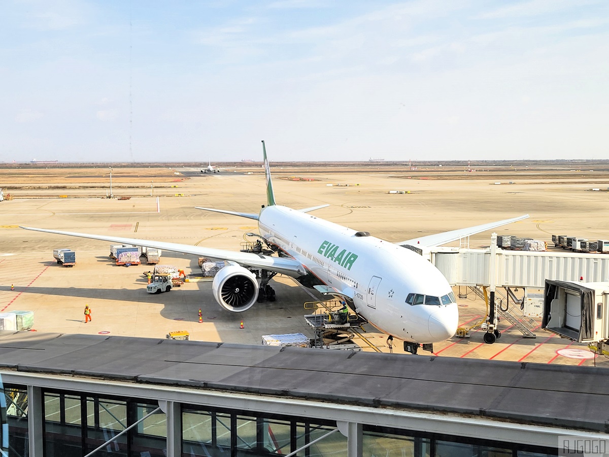 長榮航空評價 上海浦東-台北桃園 長榮航空777經濟艙飛機餐 開箱BR711